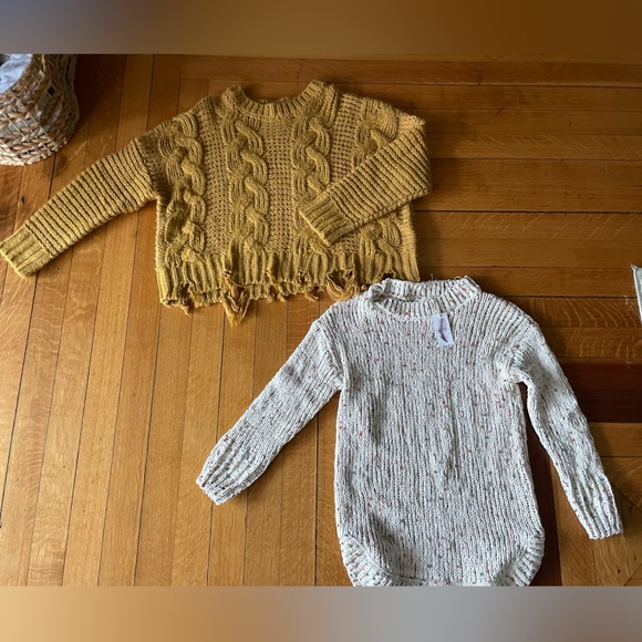 Fun sweaters bundle - Picture 1 of 3